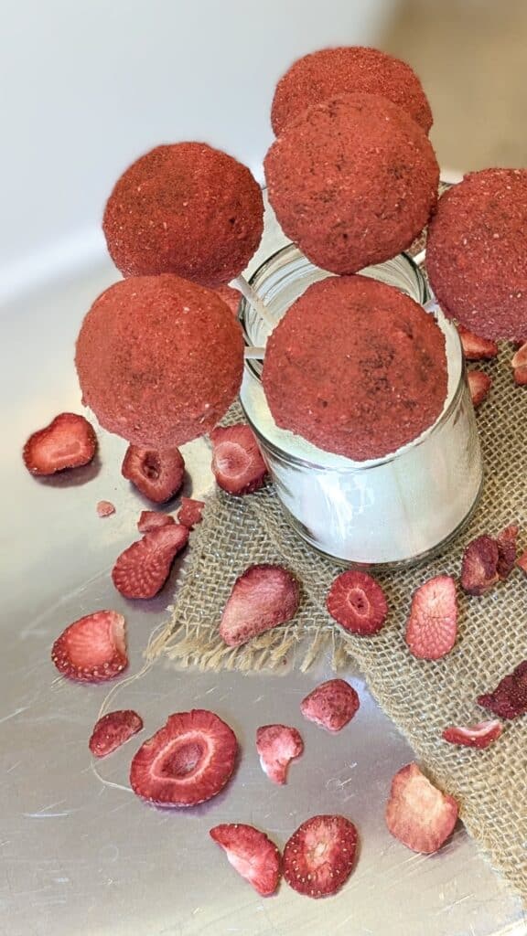 Image of Strawberry Cake Pops