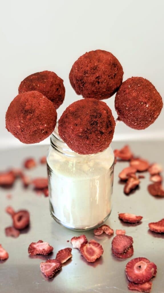 Image of Strawberry Cake Pops