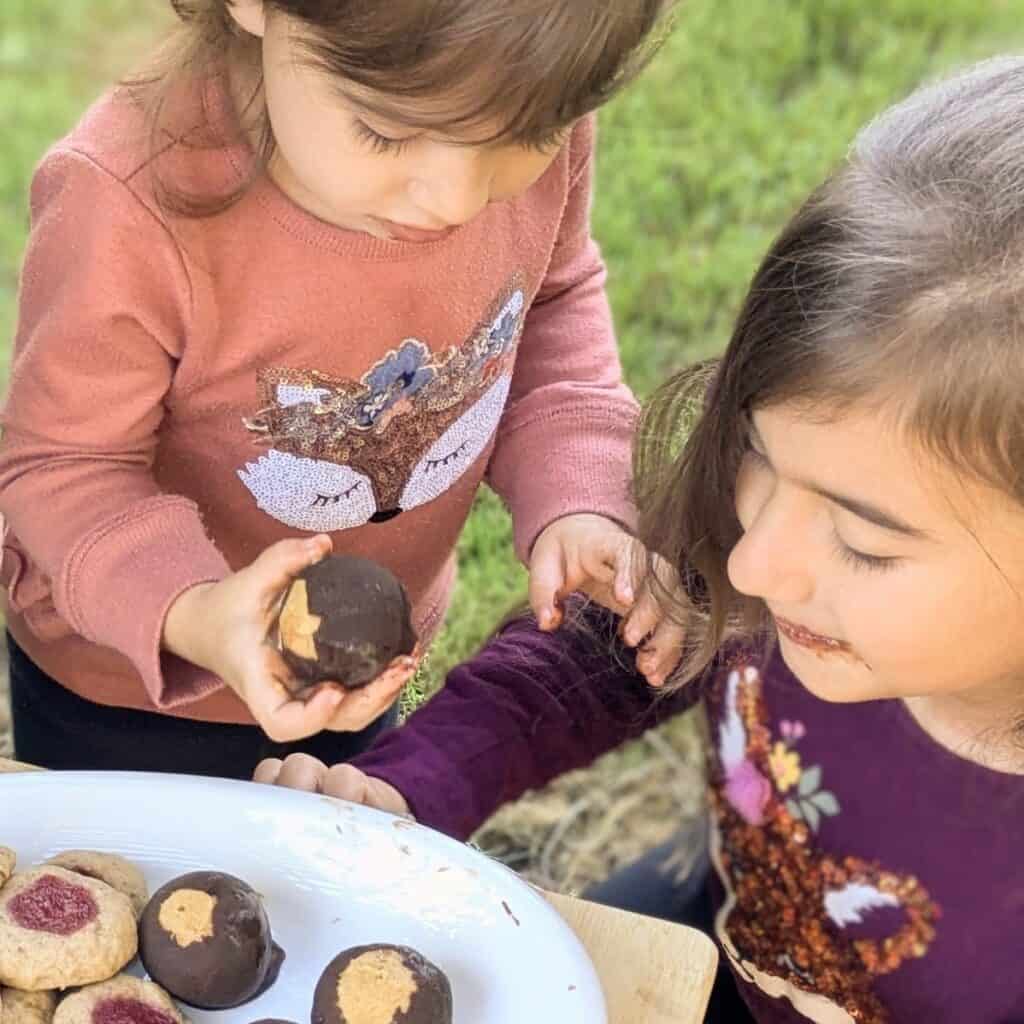 Image of Kids Eating Treats