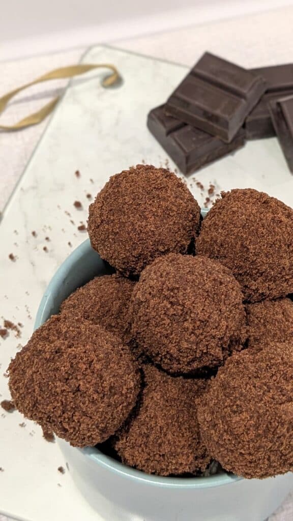 Image of Chocolate Cheesecake Energy Balls