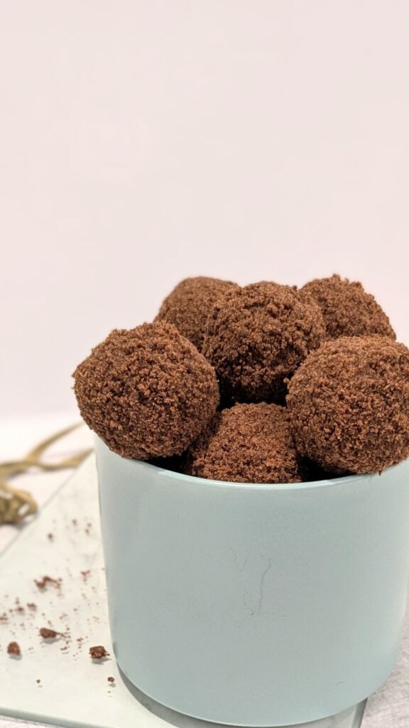 Image of Chocolate Cheesecake Energy Balls