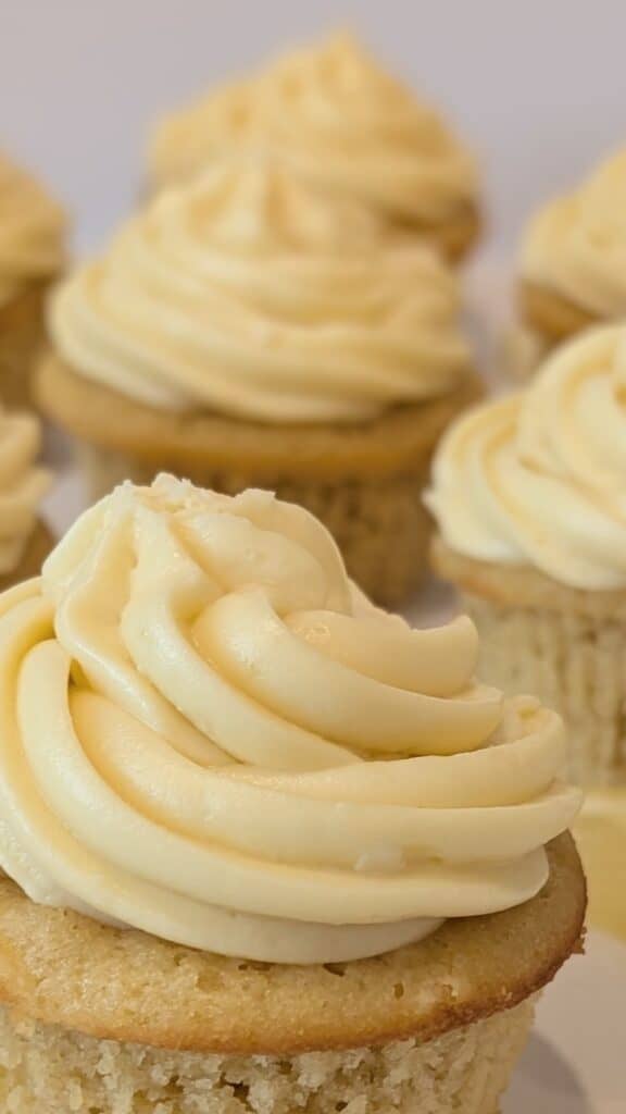 Lemon Butter Cream Cheese Frosting