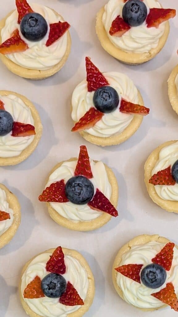 Easy Mini Cheesecakes